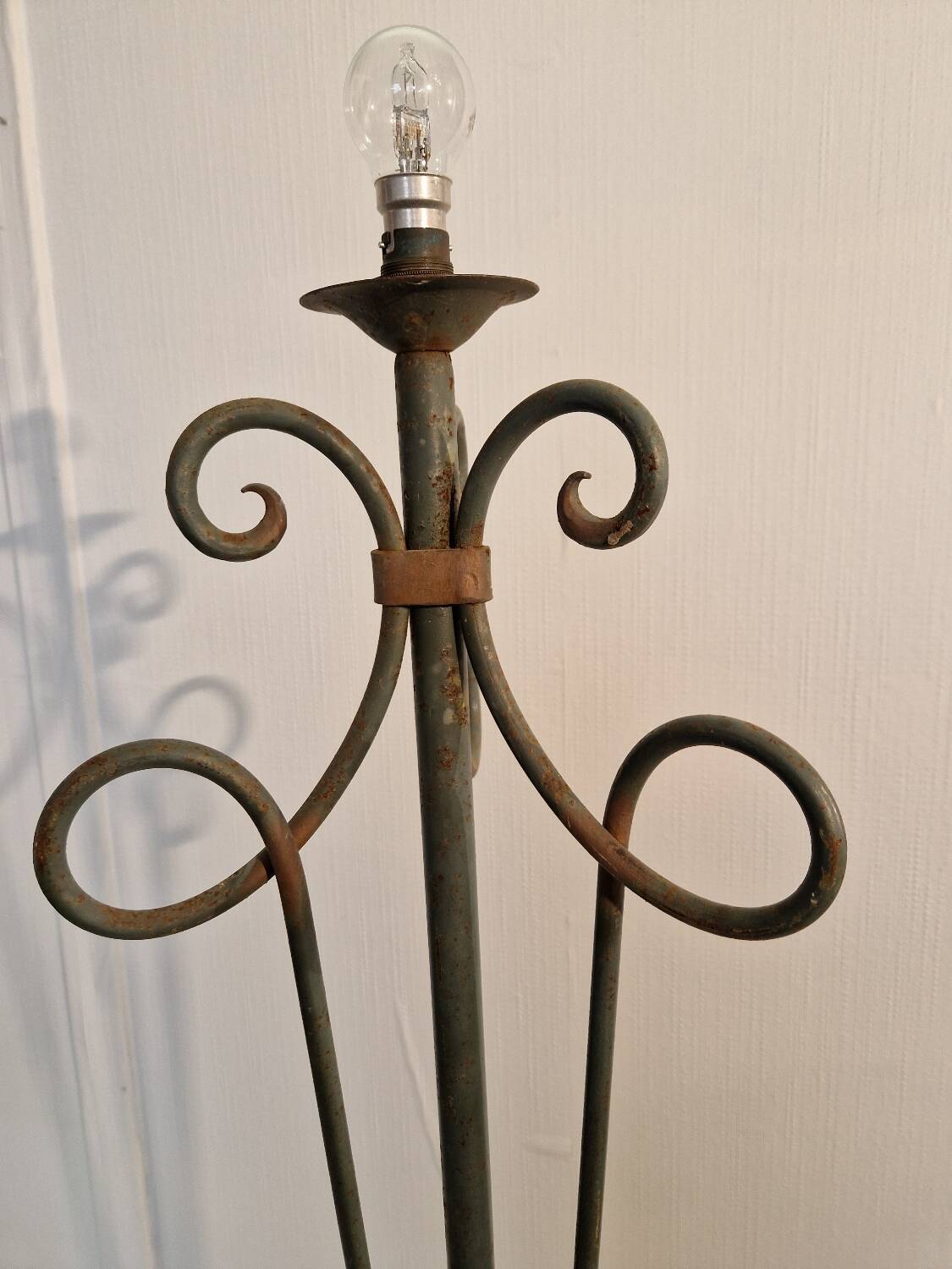Lampadaire fer forgé torsadé luminaire