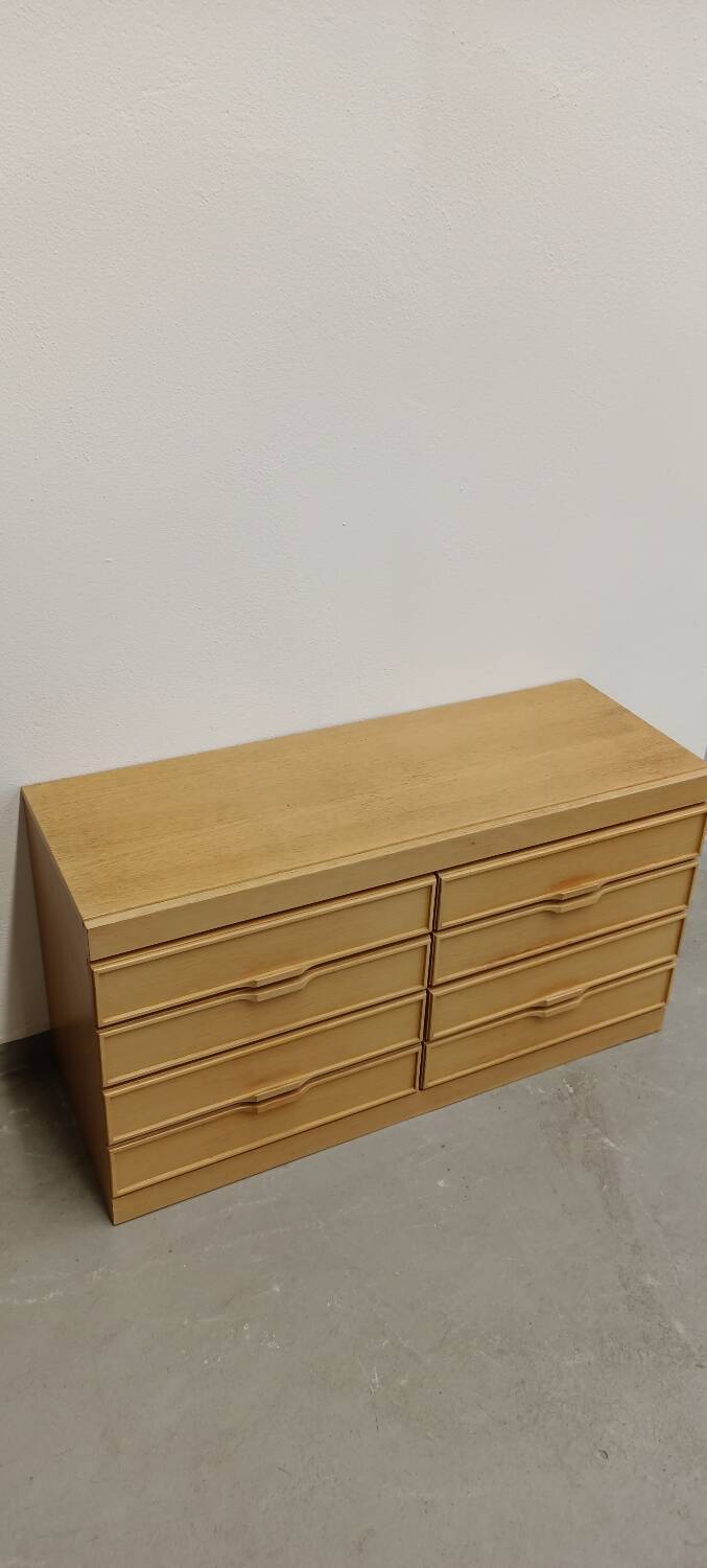 Chest of drawers with 8 drawers