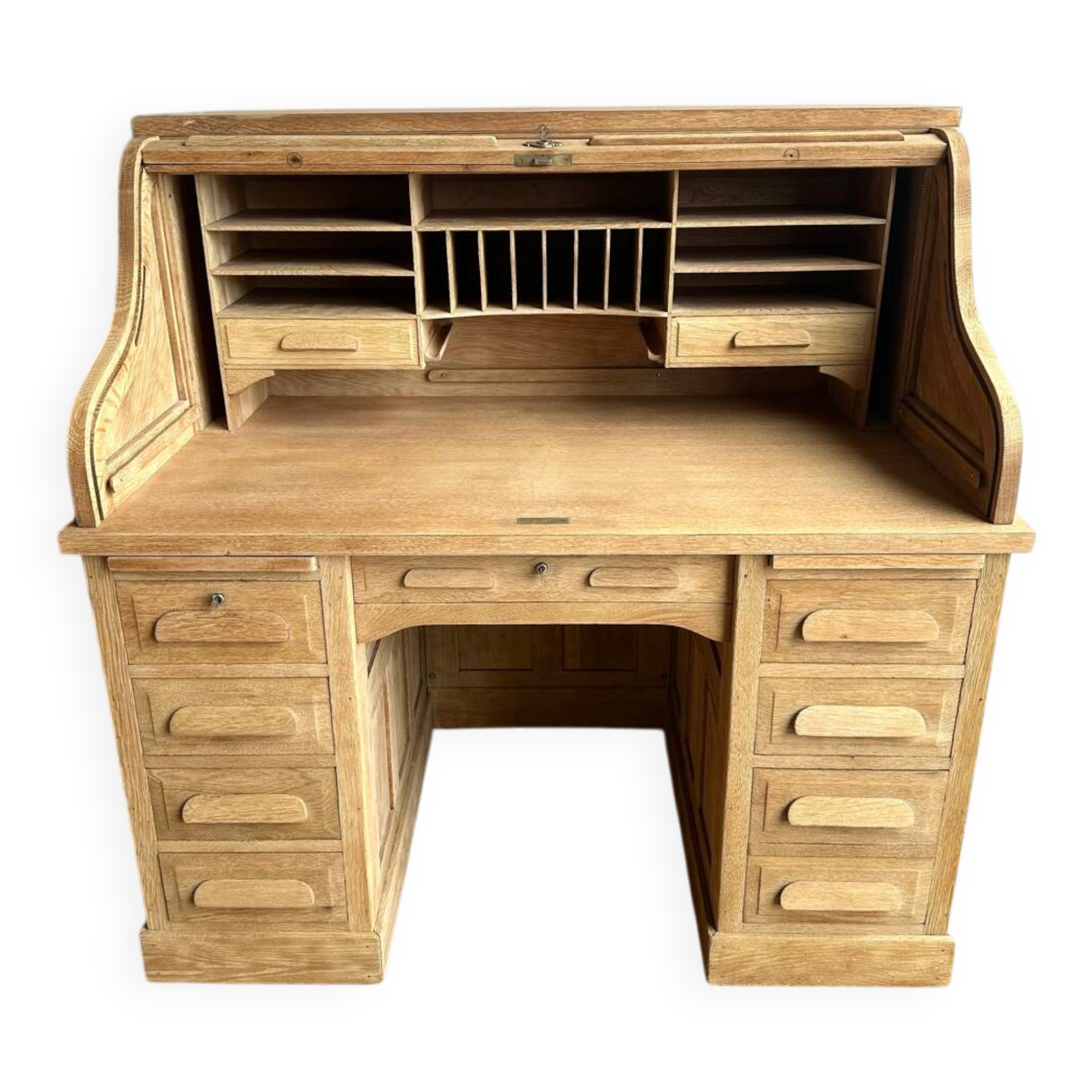 Renovated antique oak cylinder desk – original key