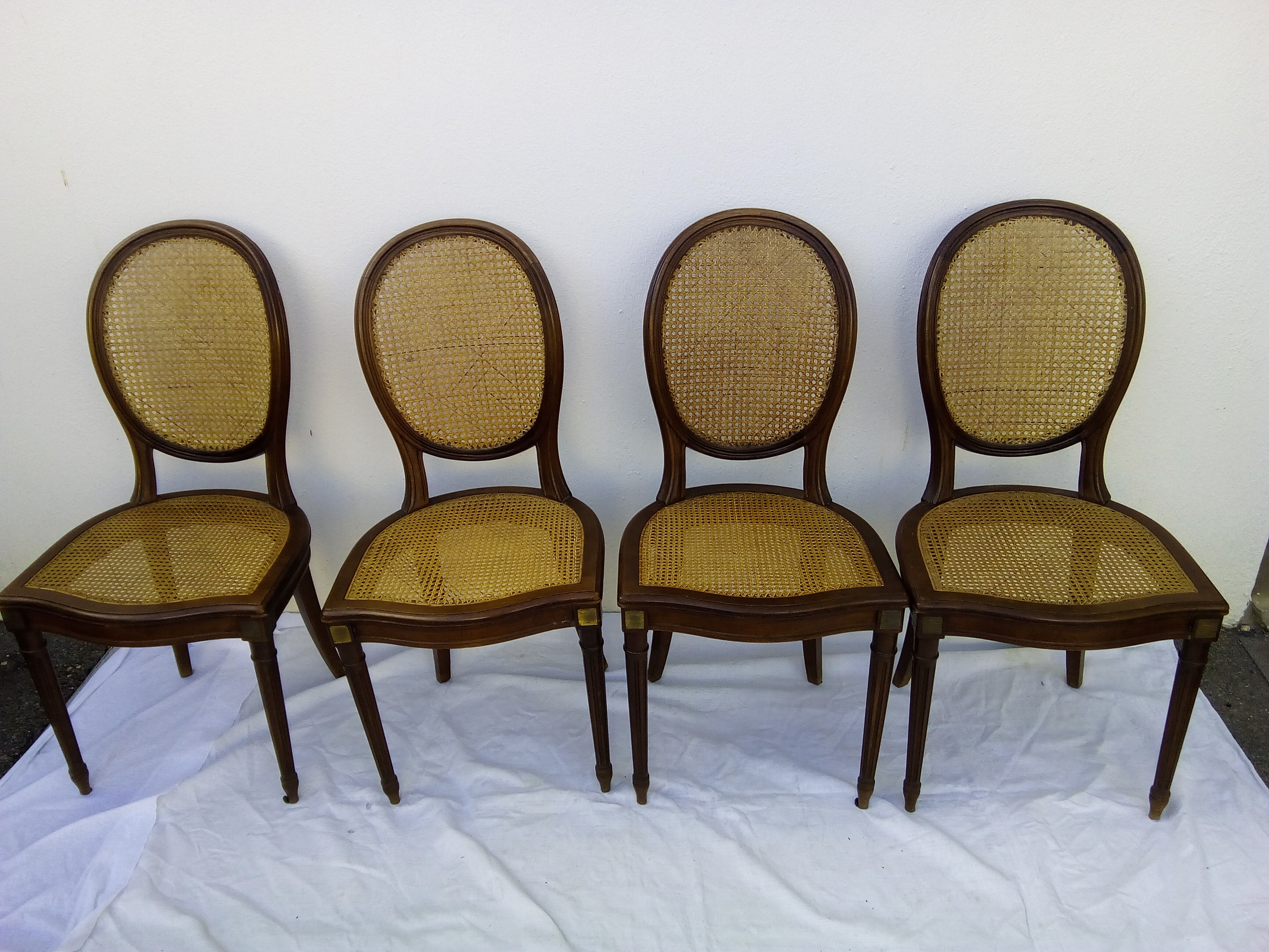 Set de 4 chaises cannées de style Louis XVI
