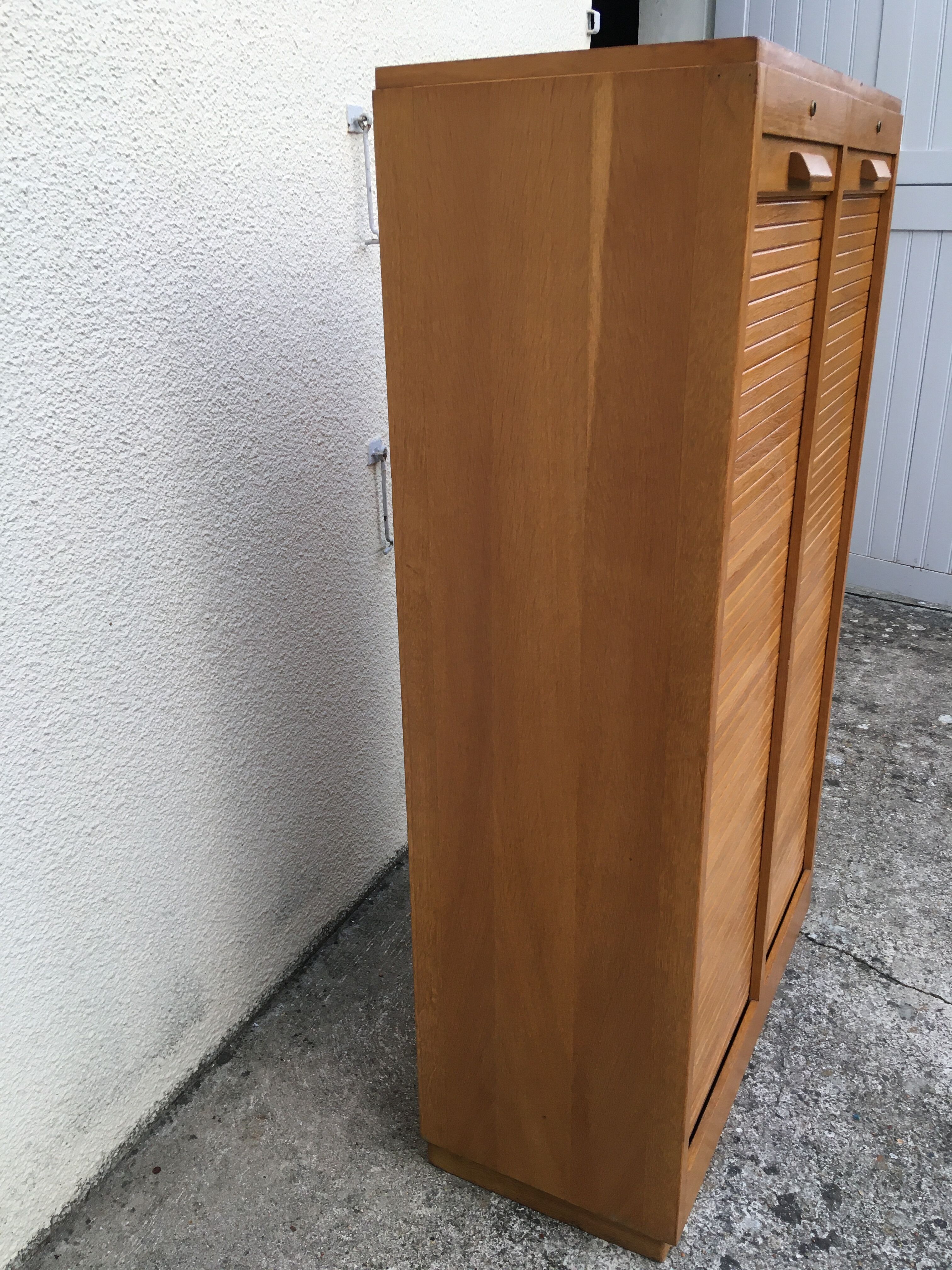 Curtain filing cabinet