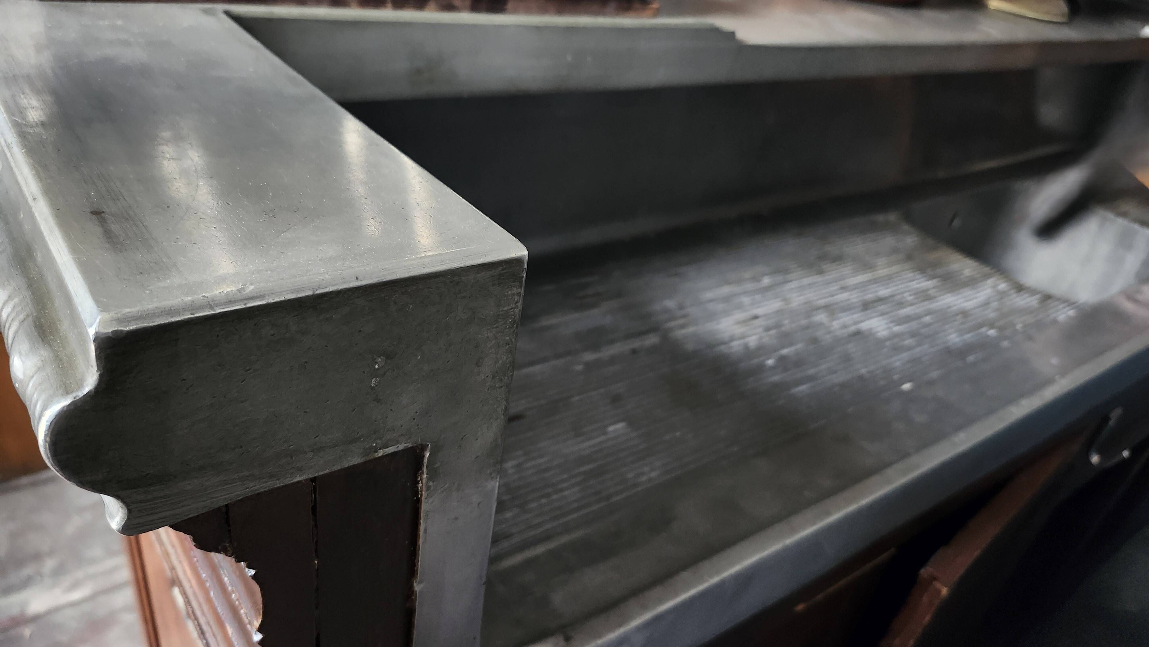 Verital pewter bar
