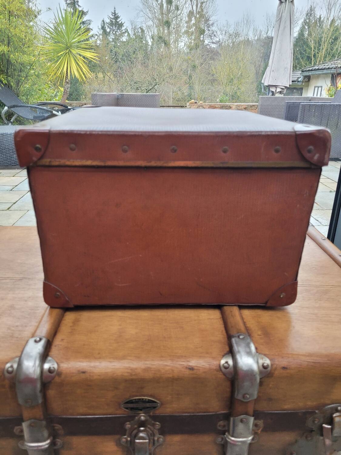 Small hat box