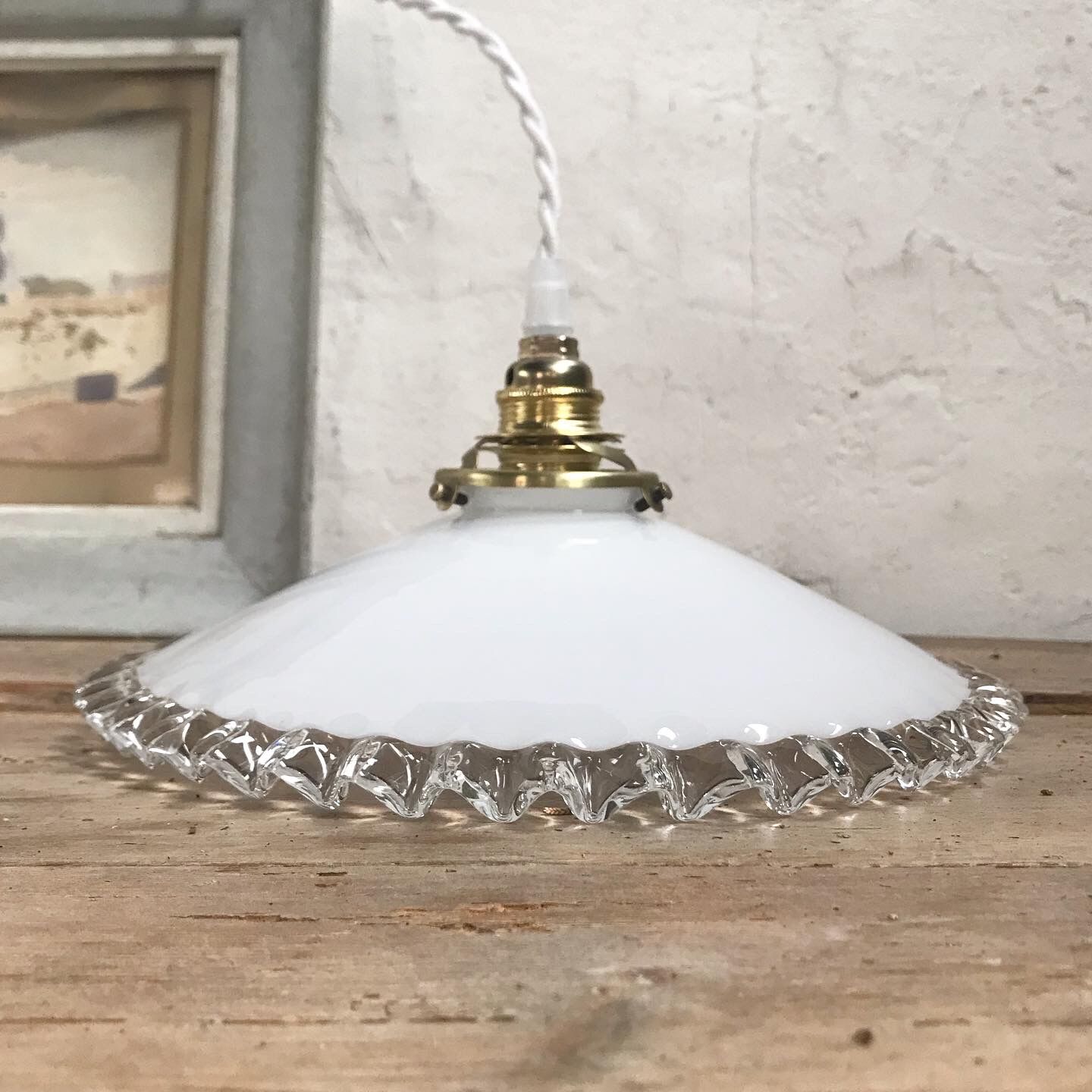 Opaline suspension