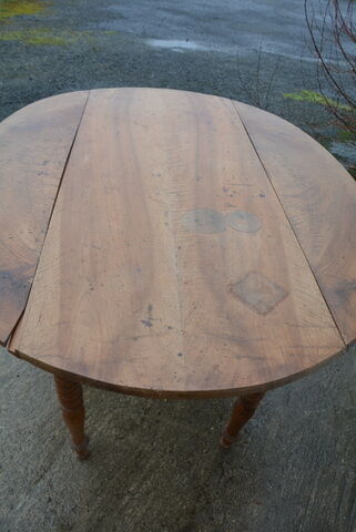 Oval dining table folding