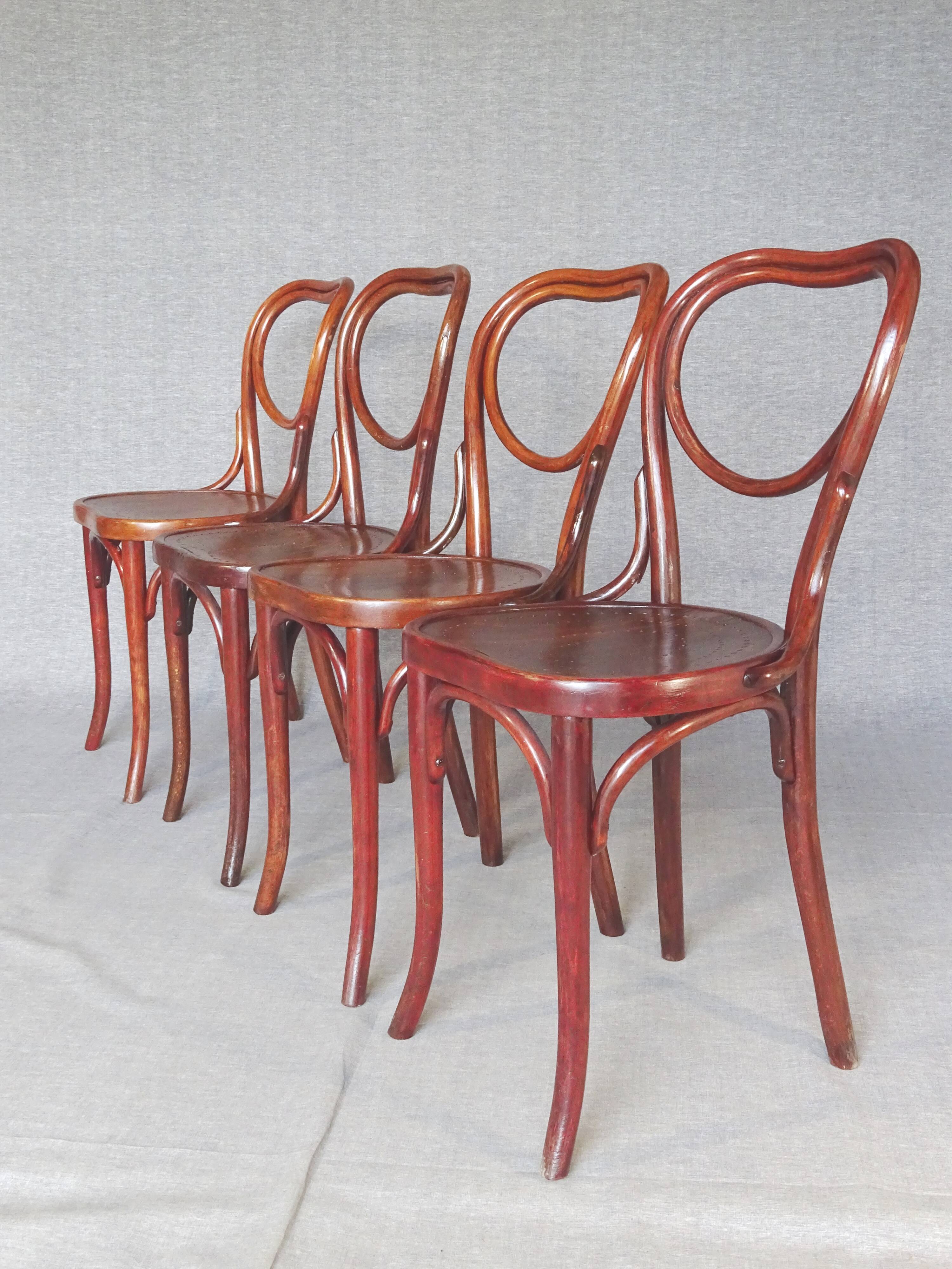 Set of two chairs Thonet n°28 heart, perforated wood seat -1903