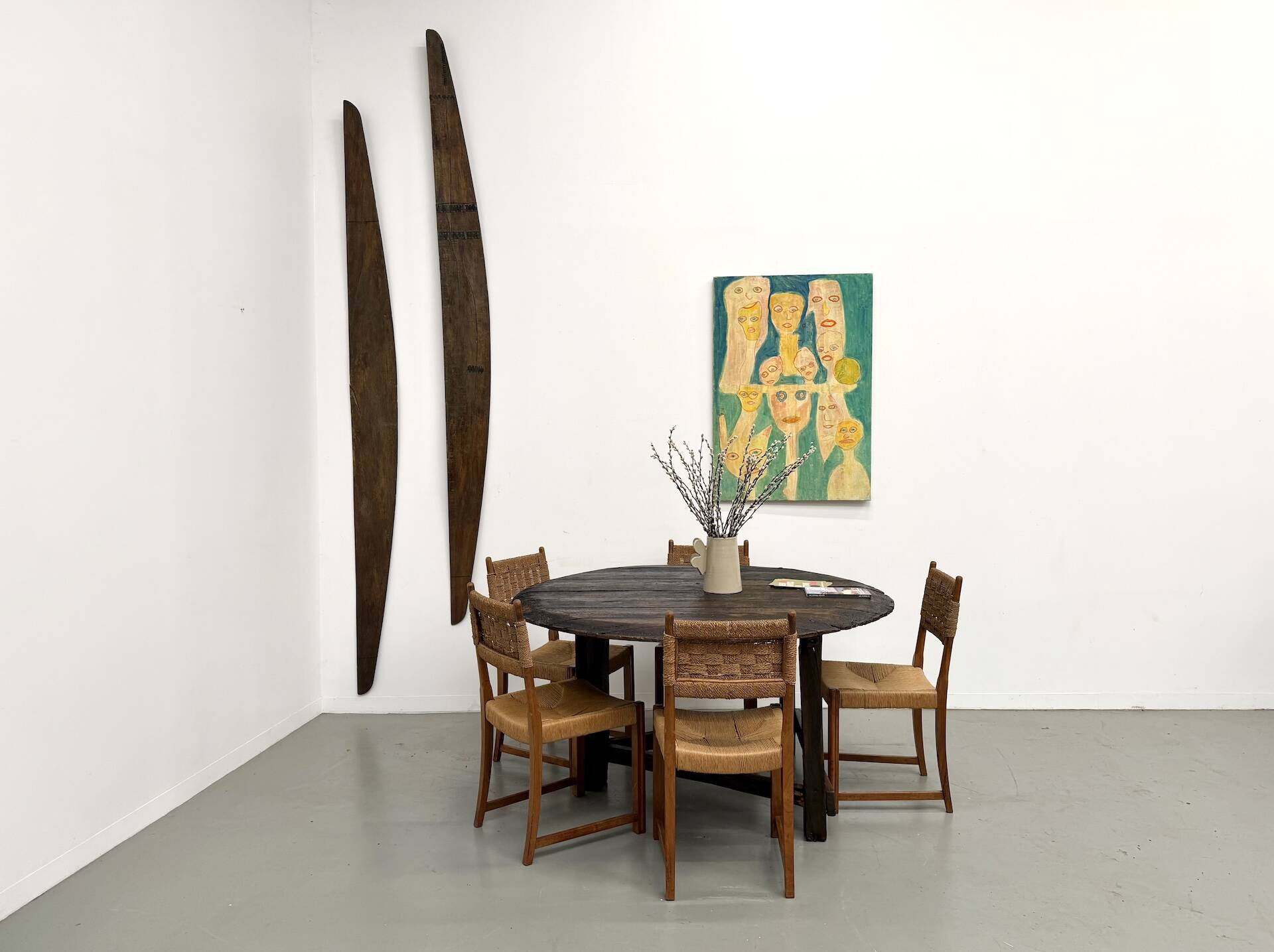 Round table in popular oak, circa 1880.