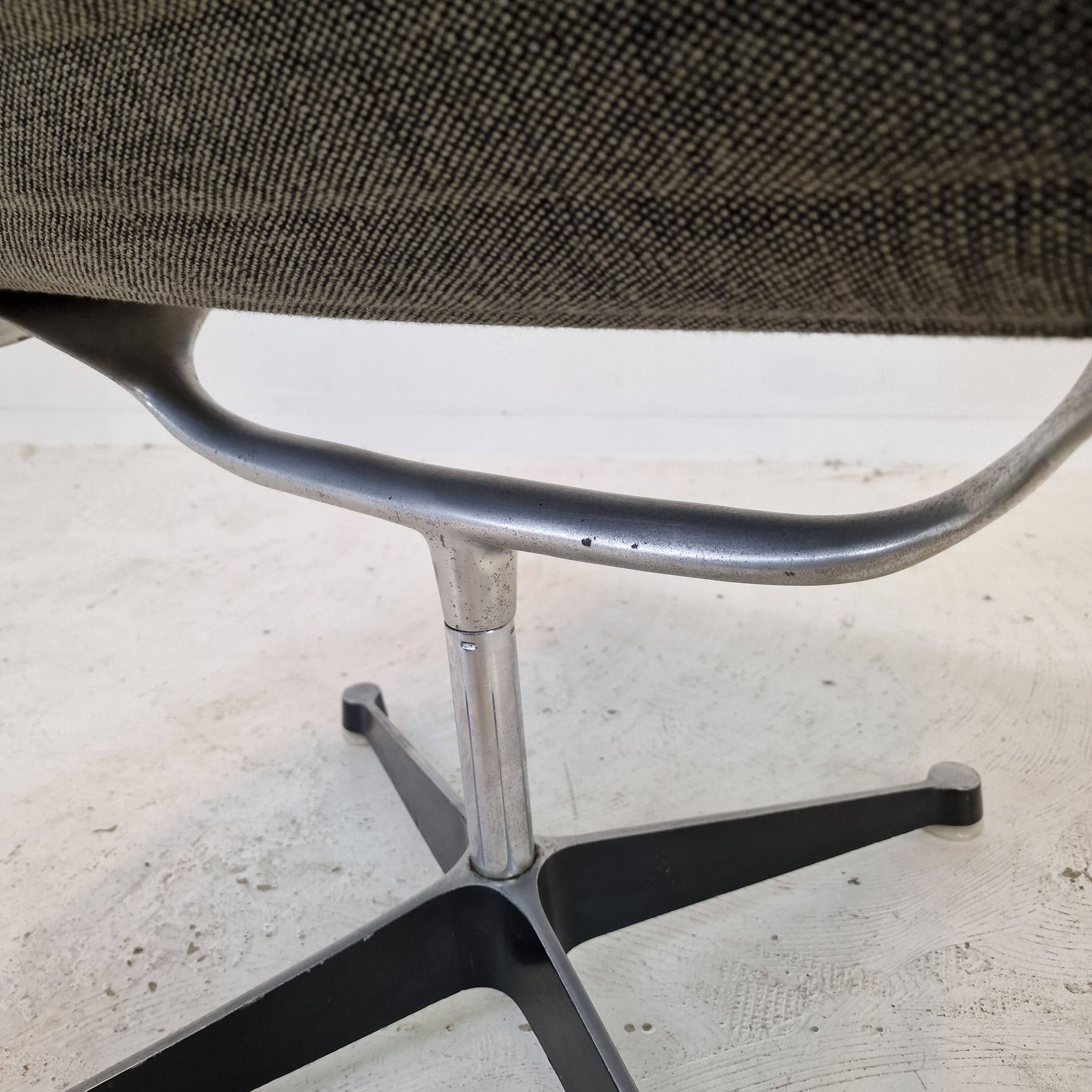 Chaise modèle EA 116 par Eames pour Herman Miller, 1960