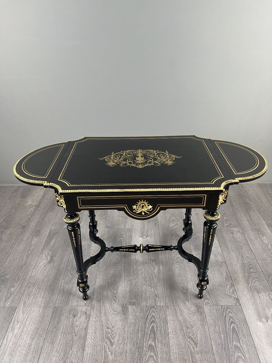 Living room table with flaps in Napoléon III style, 19th century.