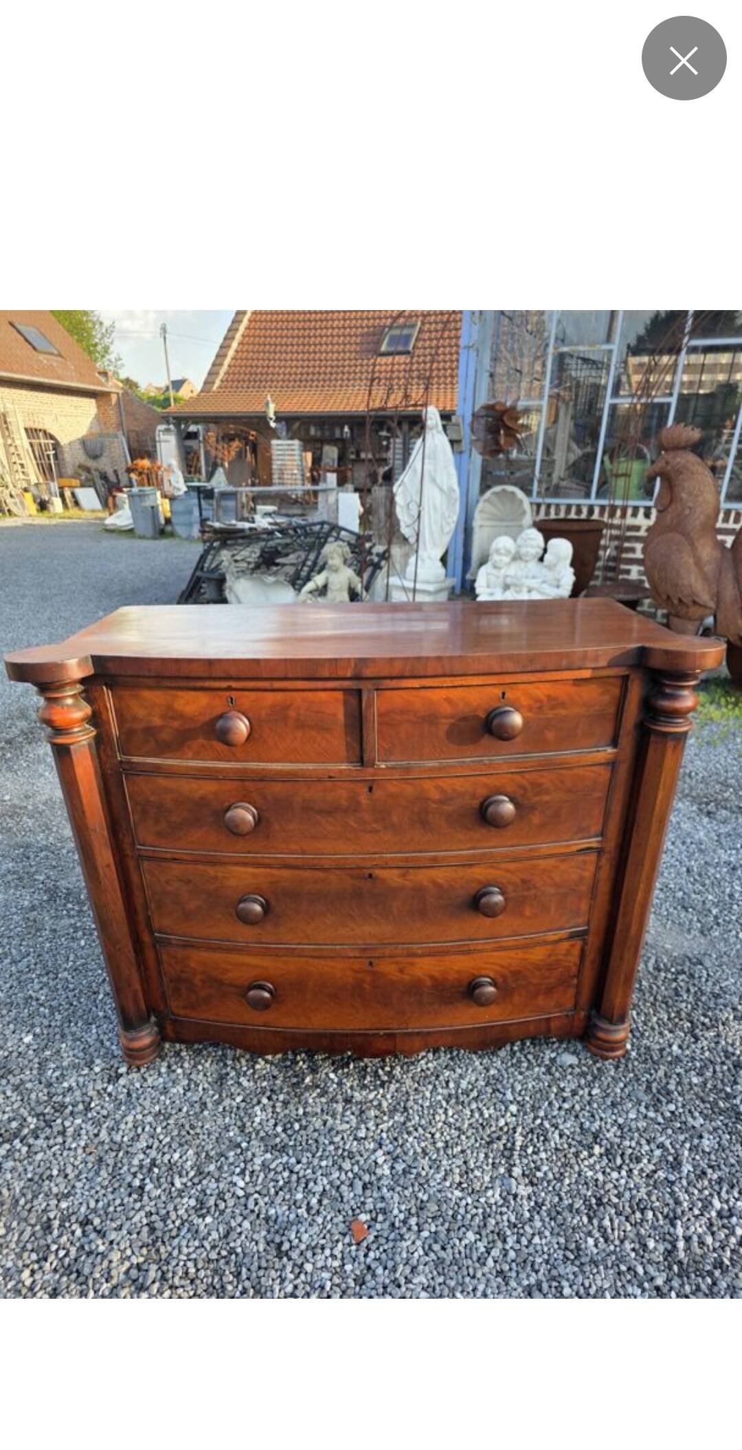 Commode galbée ancienne en acajou