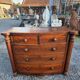 Commode galbée ancienne en acajou