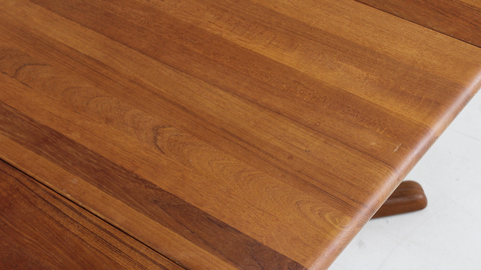 Vintage Dyrlund Danish round dining table teak