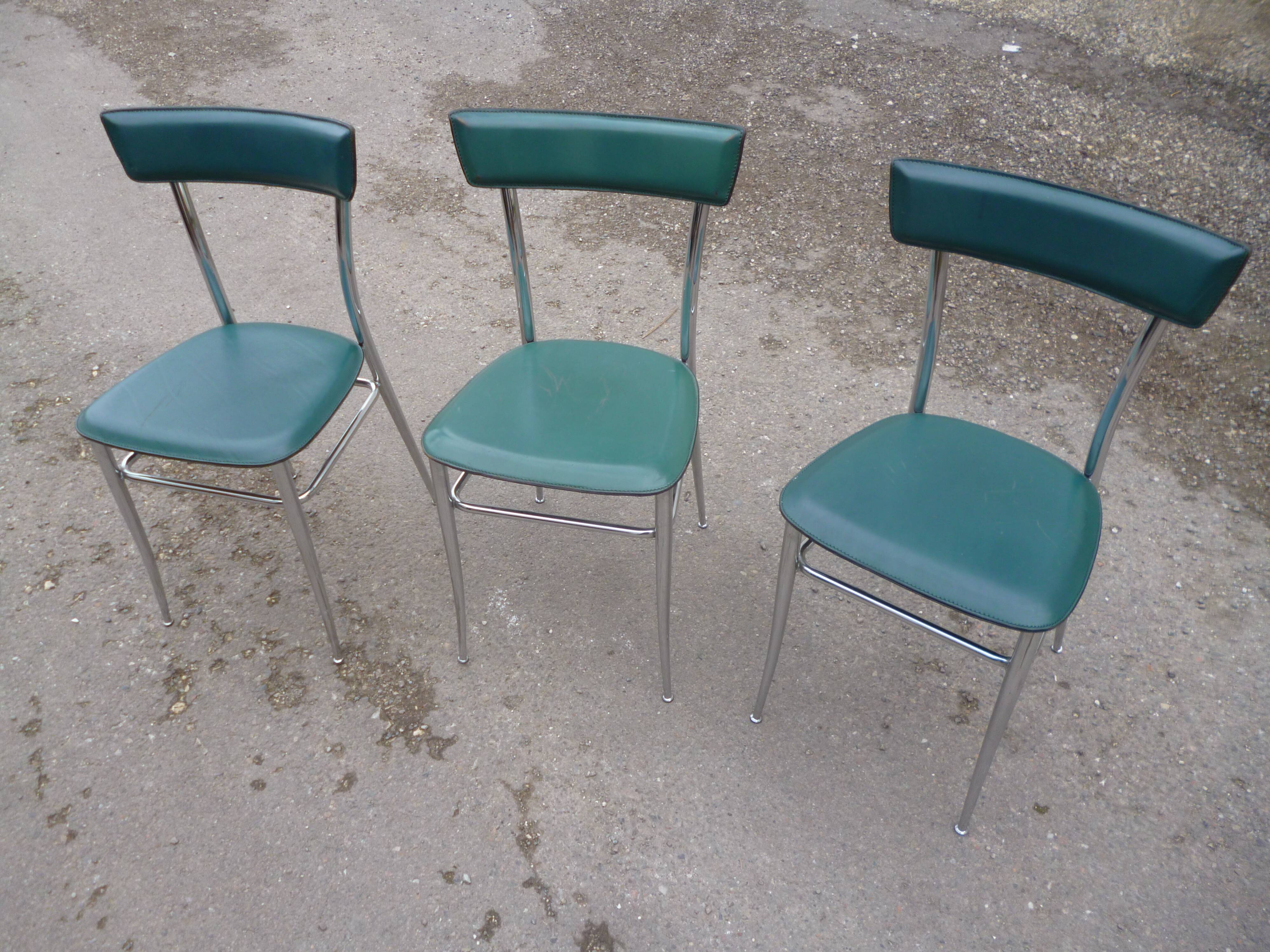 3 chaises chromé et cuir vert
