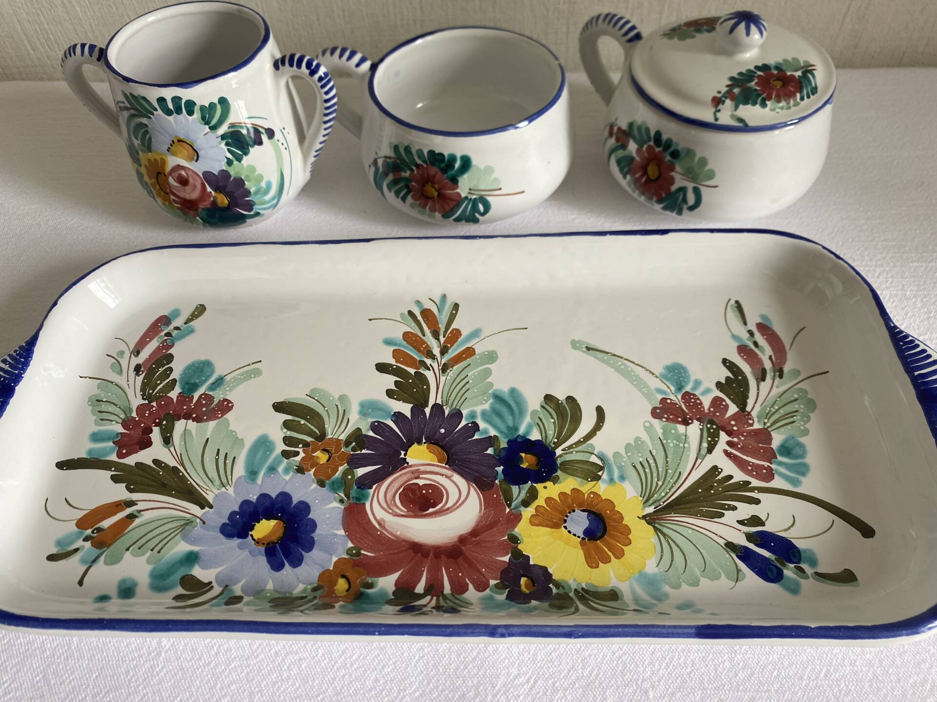 Coffee/breakfast service in Italian porcelain, Royal Peruzzi, thousand.