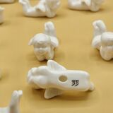 12 porte-couteaux vintage en porcelaine figurant des chérubins