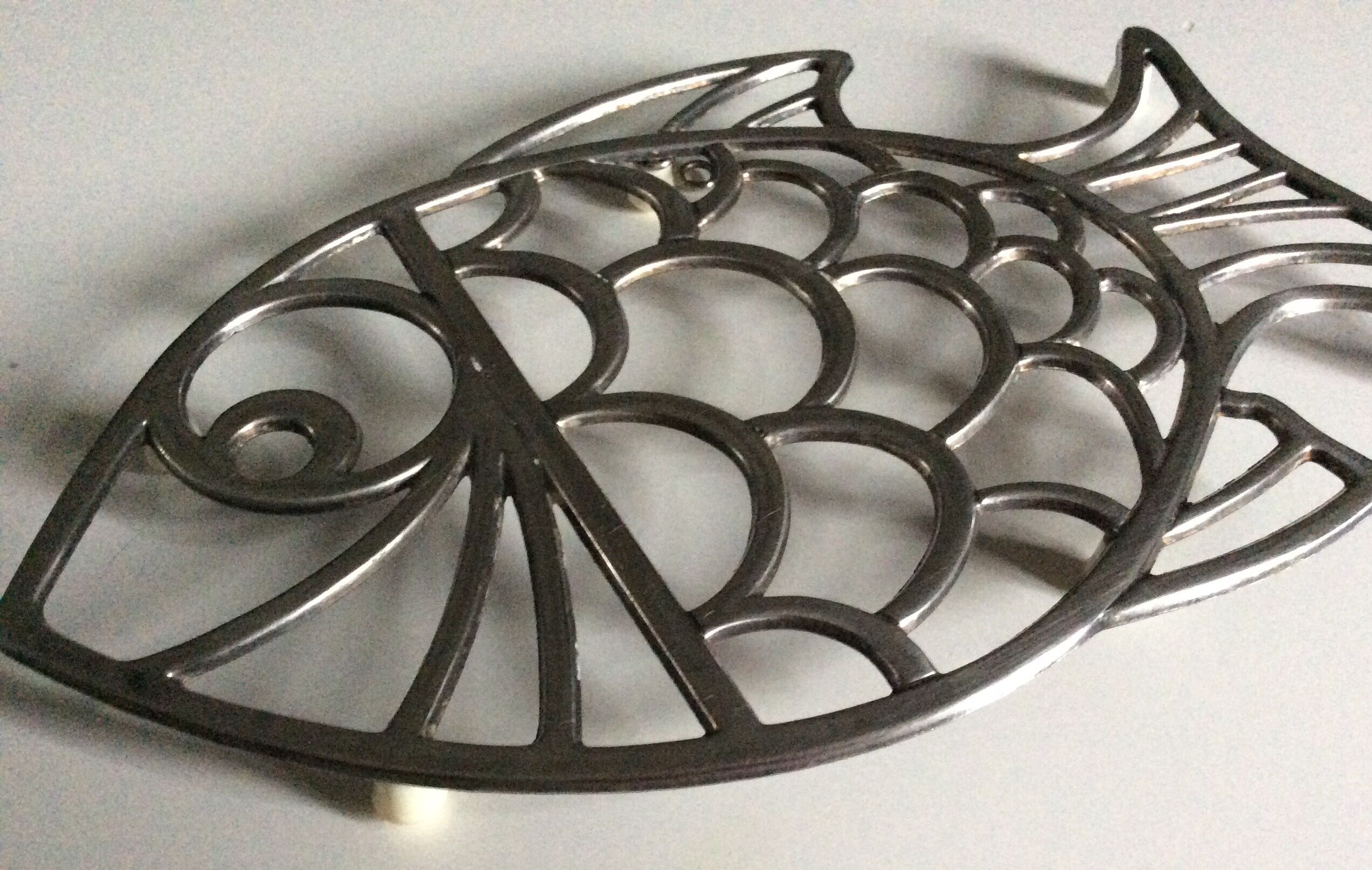 Under the plate vintage silver metal fish Italy