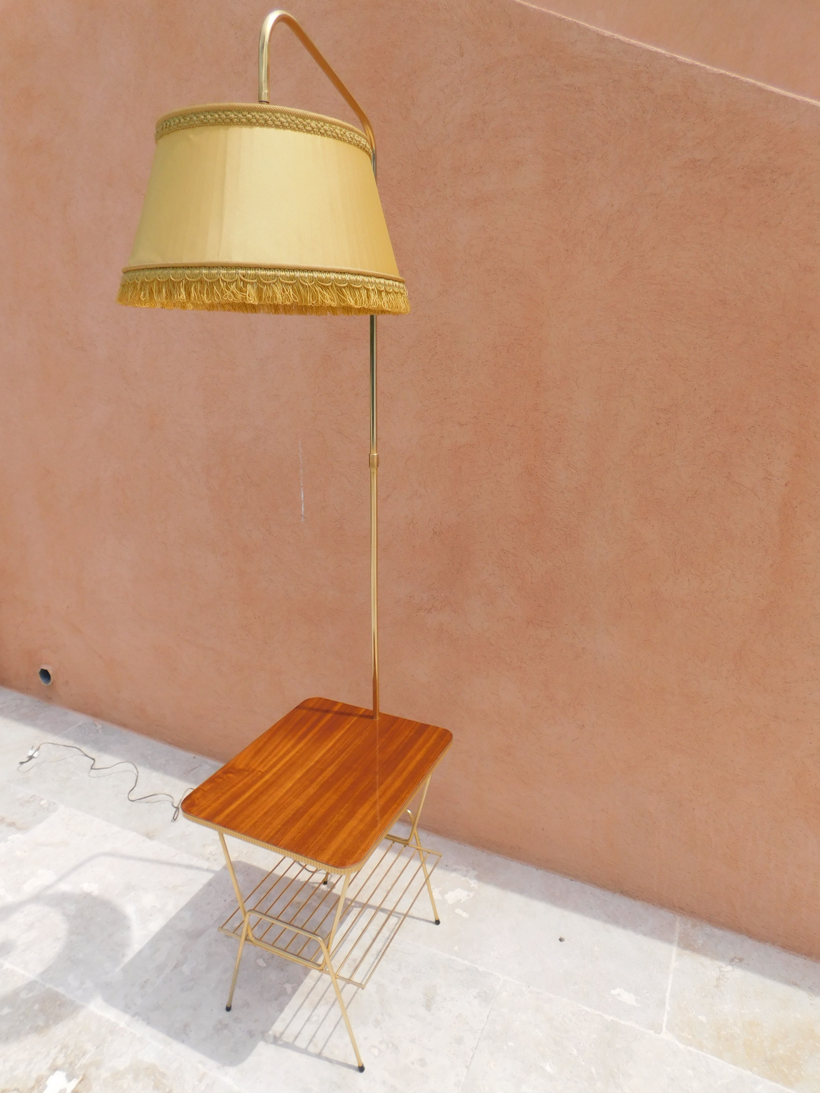 Vintage magazine door lamp