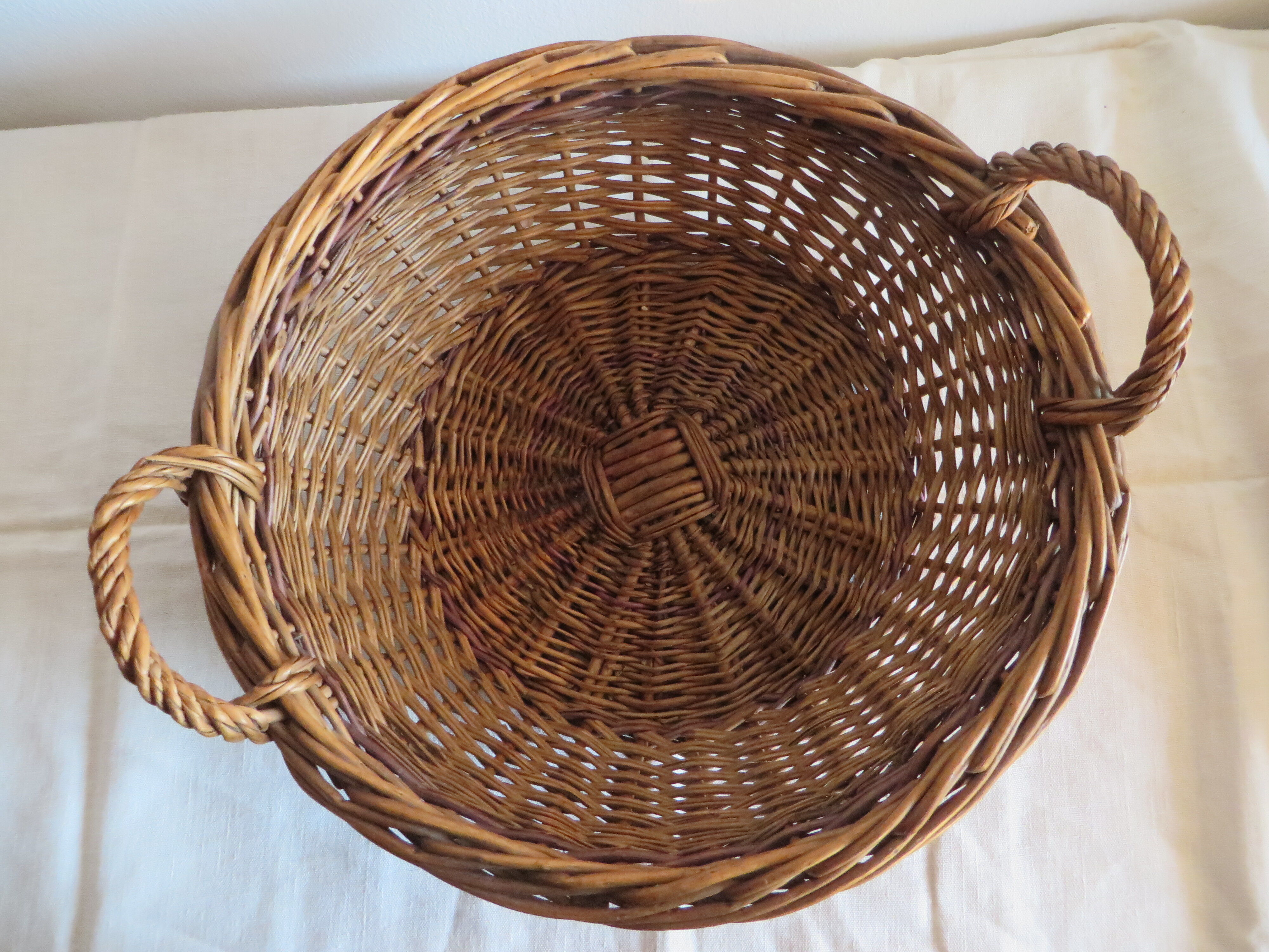 Round wicker basket