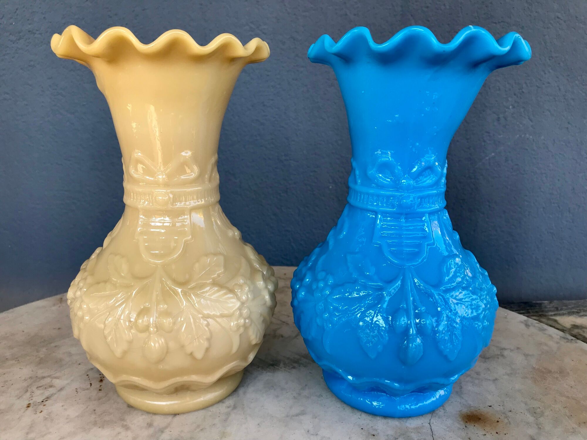 Paire de vases opaline de foire début XX