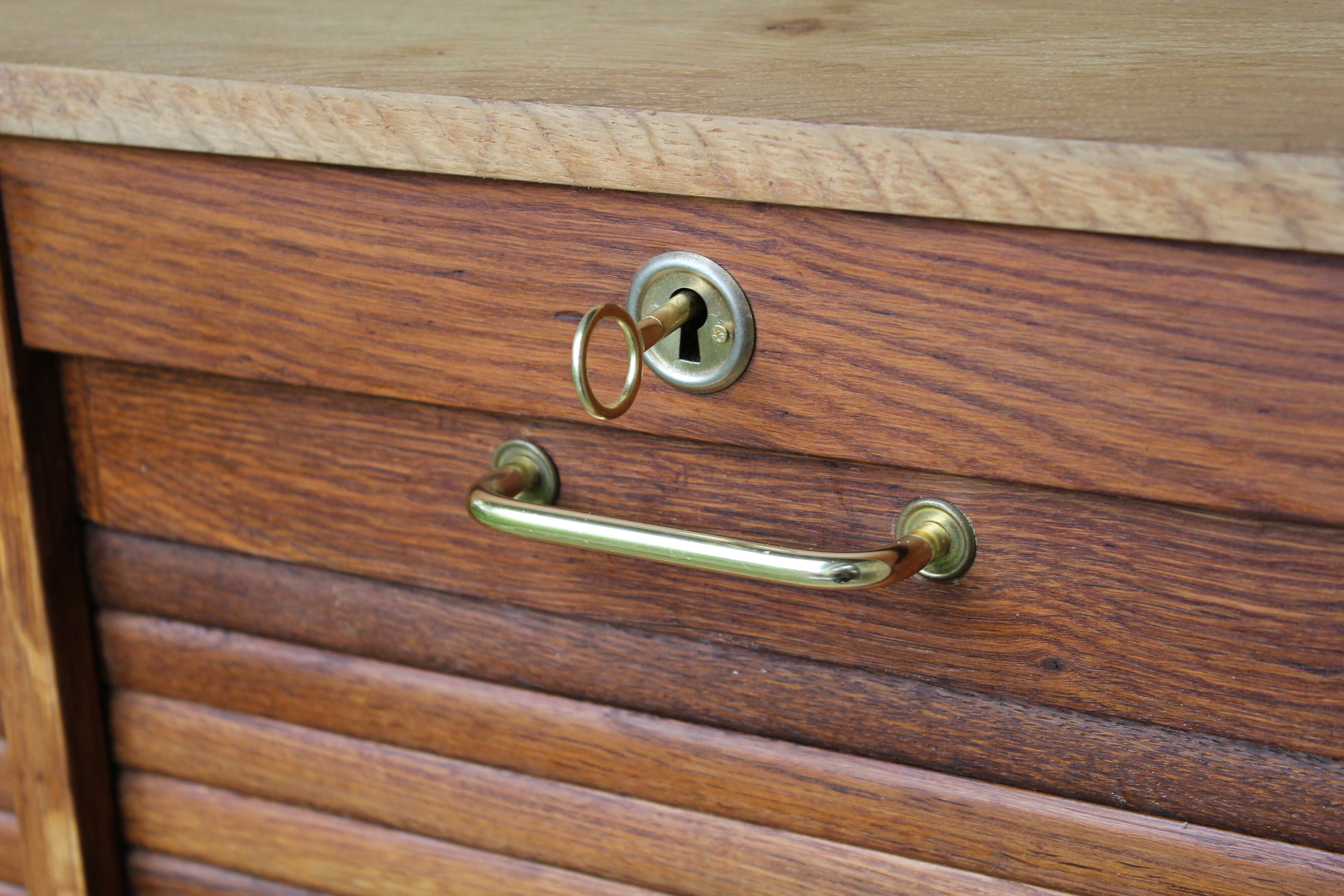 Double curtain file cabinet