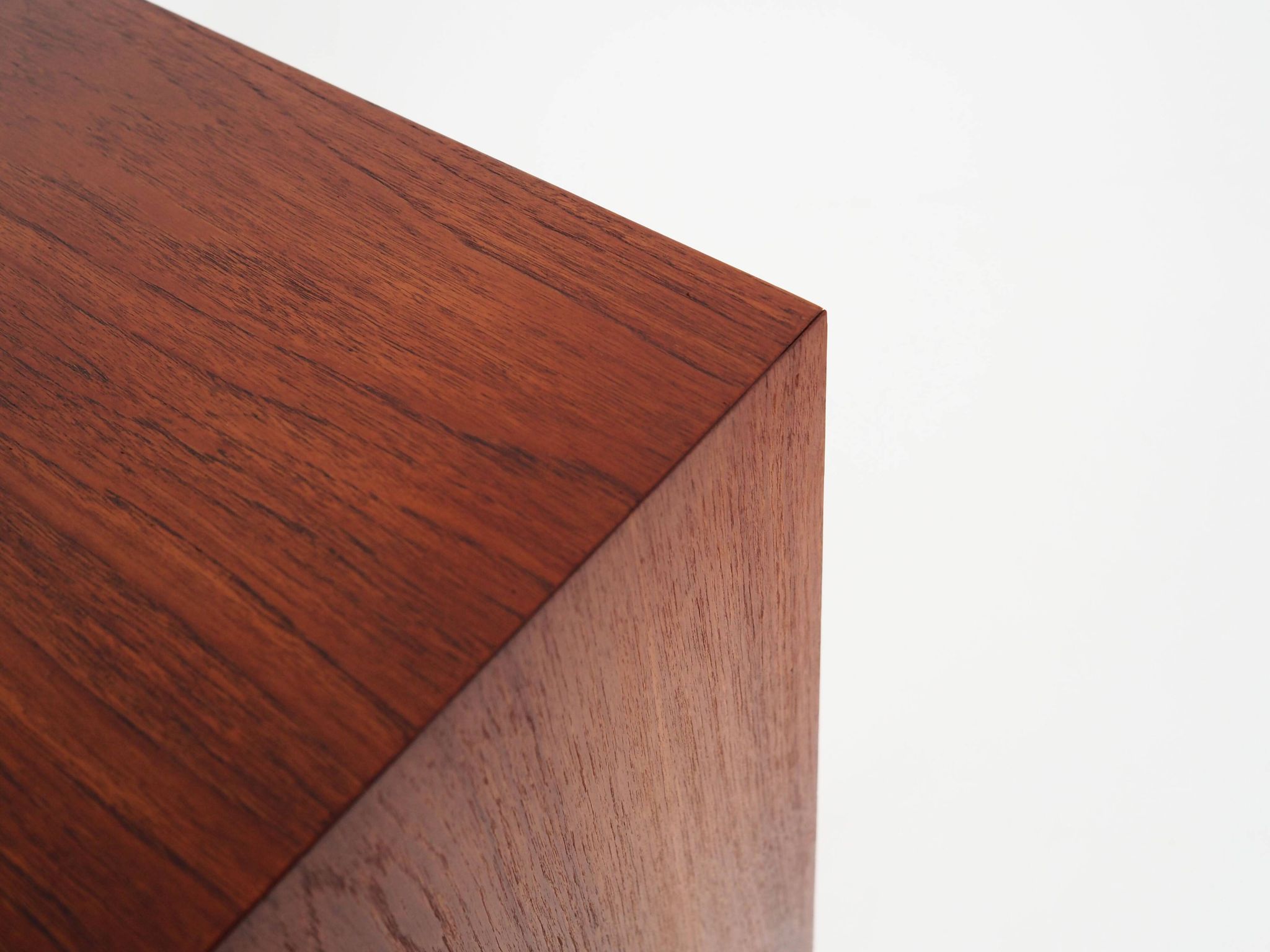 Buffet haut en teck, design danois, années 1960, designer : EW Bach