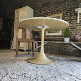 Tulip leg table