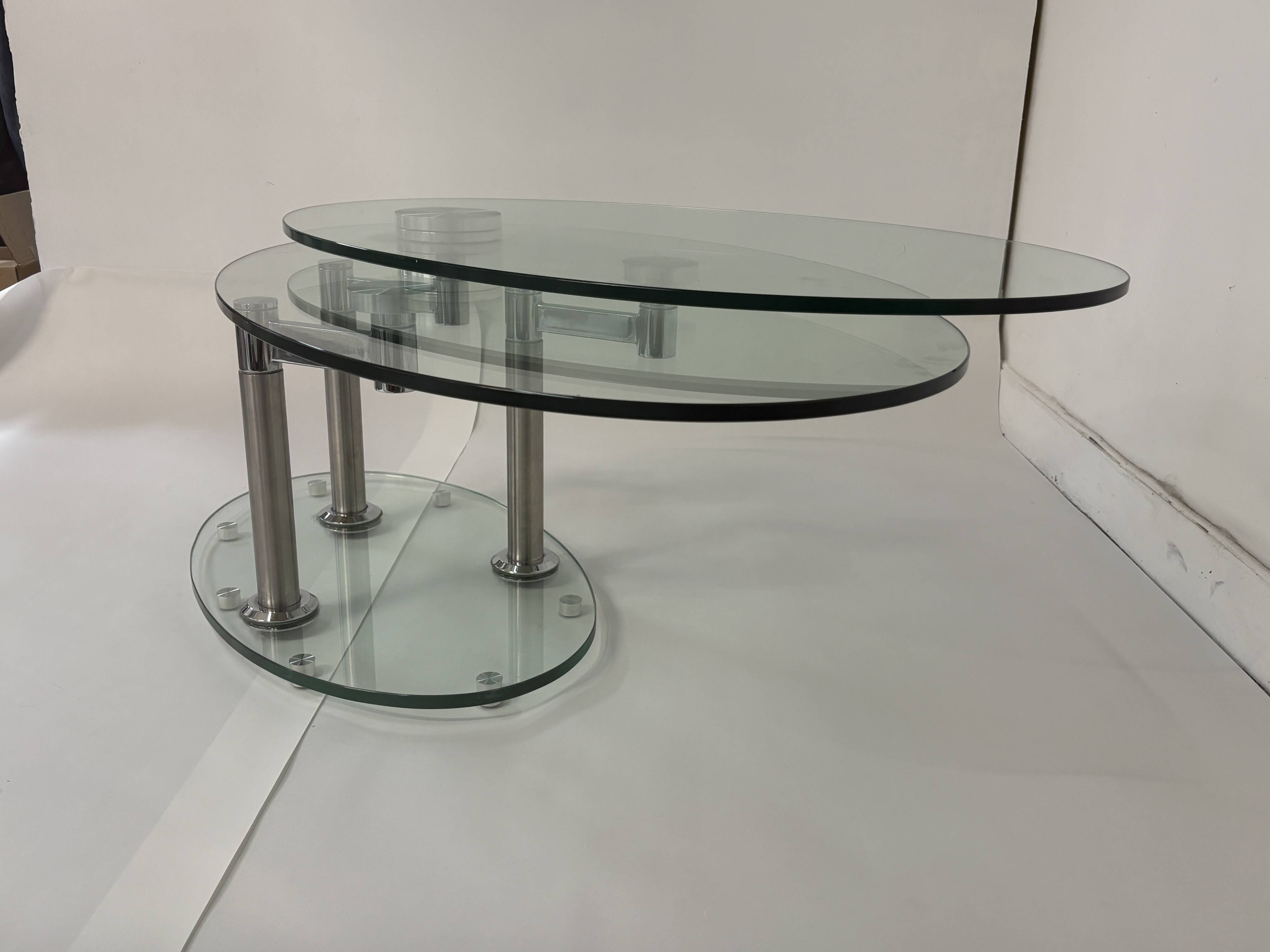 Oval designer coffee table in tempered glass