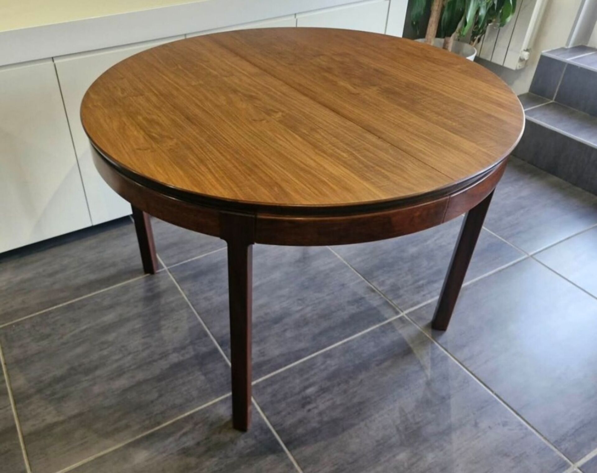 Extendable Scandinavian table in teak, 1970s.