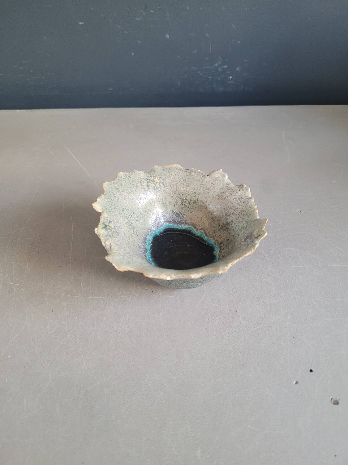 Vide-poche en céramique signé