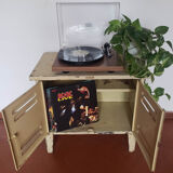 Low metal grunge cabinet