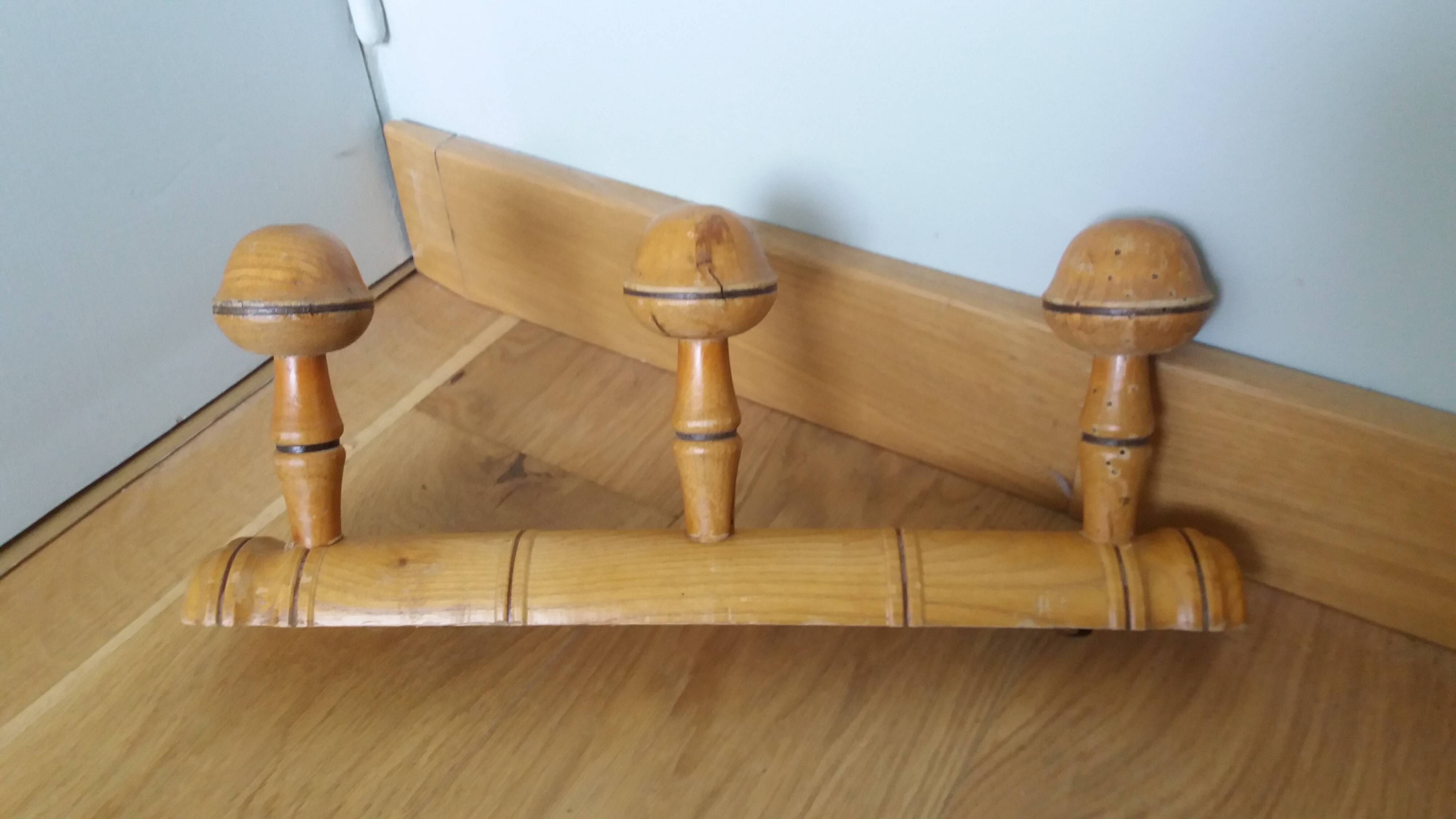 Porte manteau mural en bois façon bambou à 3 patères forme champignon