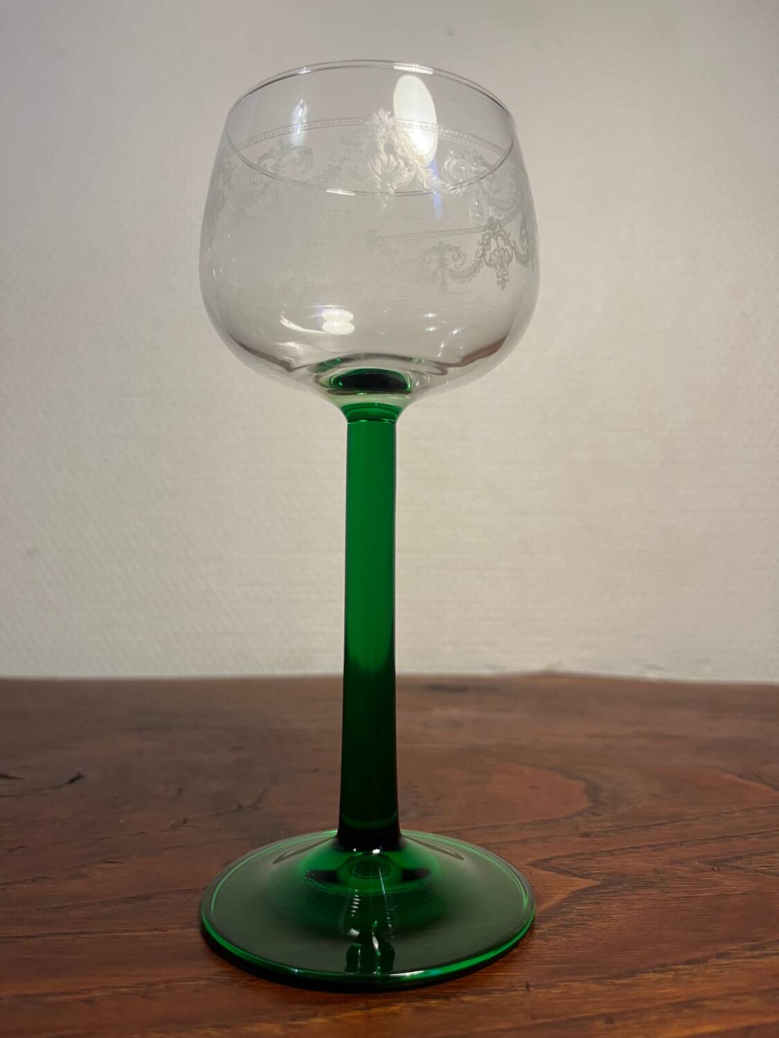 Wine glass with chiseled decoration