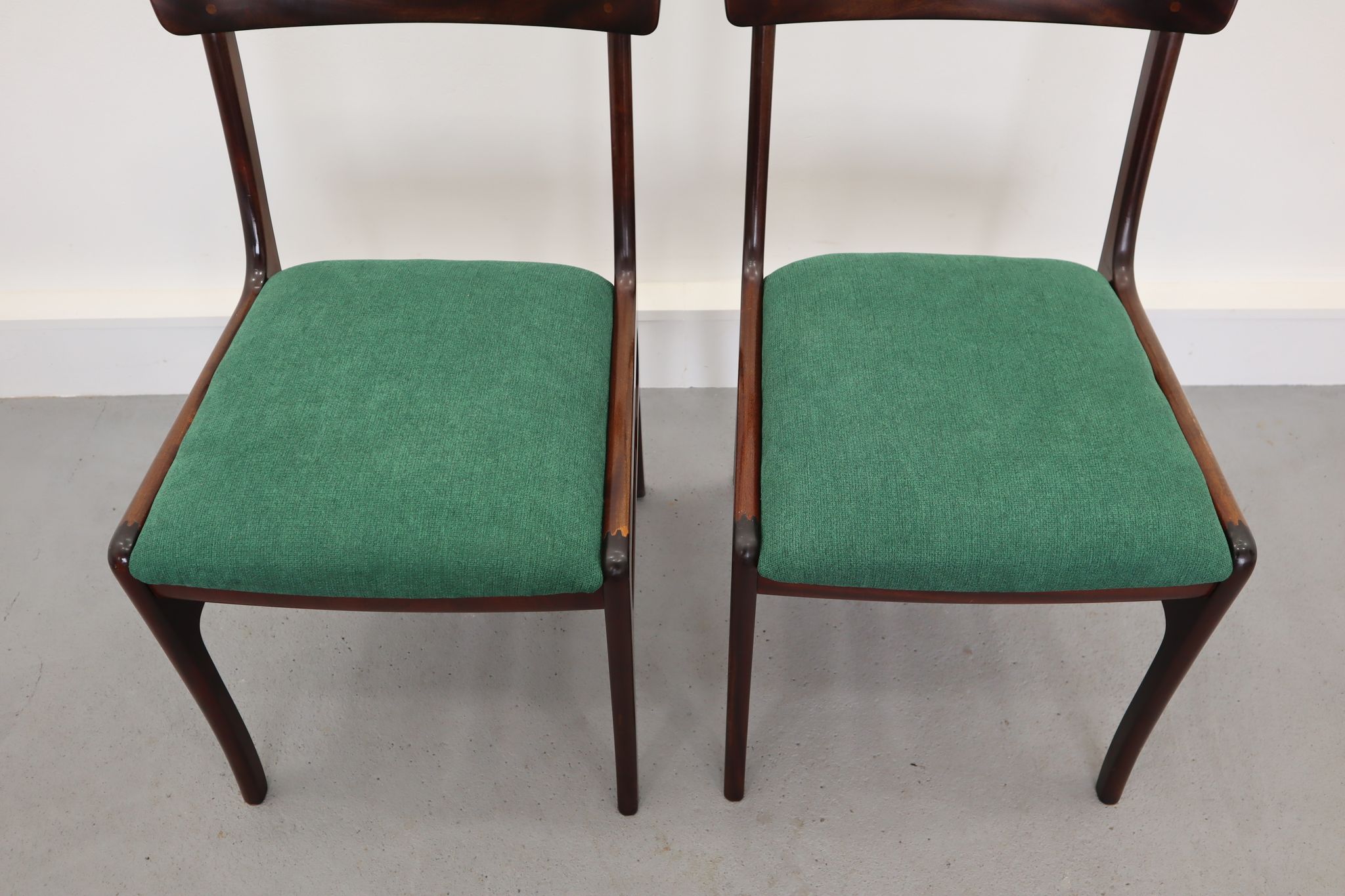 Chaises à manger danoise du milieu du siècle de Poul Jeppesens Møbelfabrik années 1960