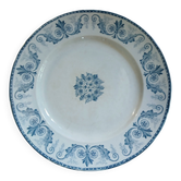 Plat ancien en terre de fer