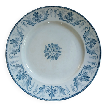 Plat ancien en terre de fer
