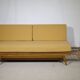 Lit de jour de style mid-century en bois de cerisier par Walter Knoll pour Knoll Antimott, années 1960.