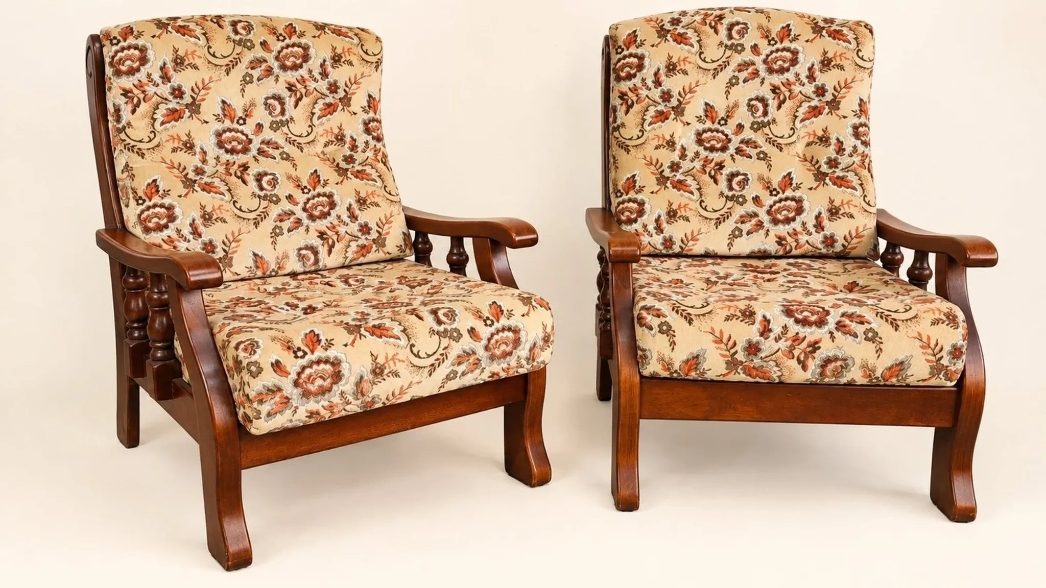 Pair of vintage 70s lounge chairs in wood & floral fabric