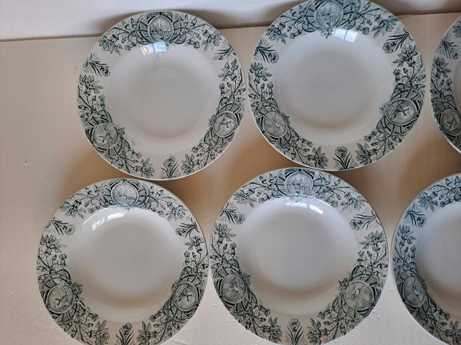 6 deep plates in Saint Amand earthenware, Persian model