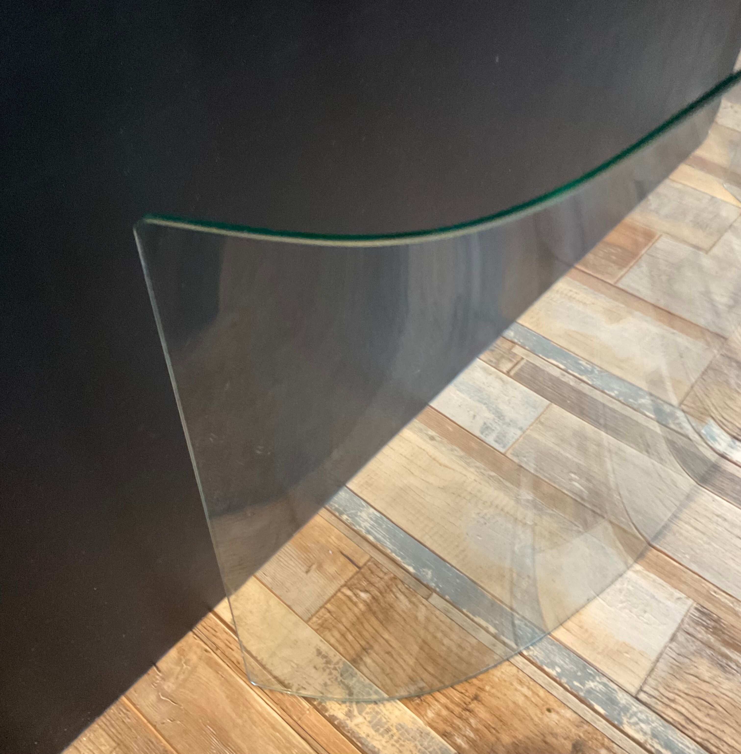 Curved fire screen tempered glass design