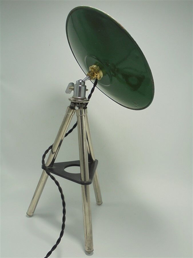 Lampe tripode à hauteur réglable