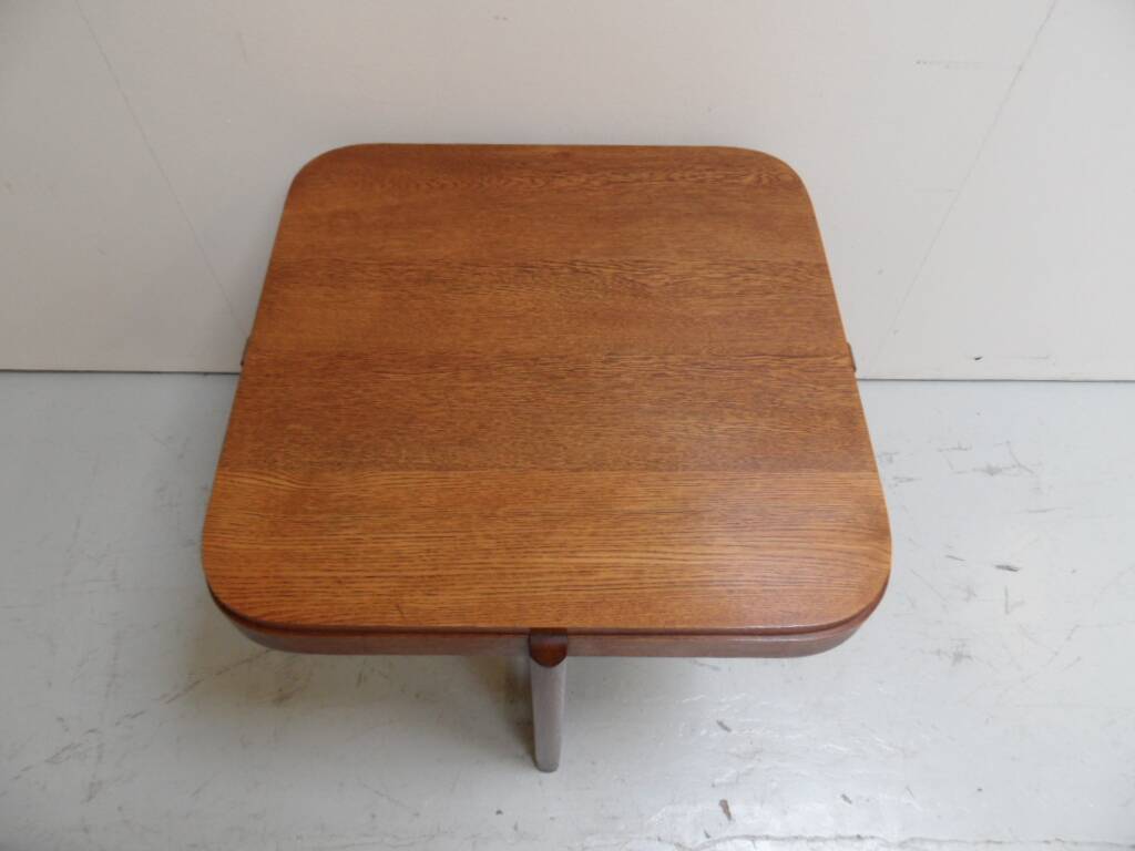 Table basse en chêne art déco