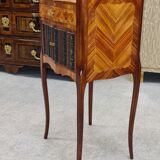 Chevet sauteuse en marqueterie et cuir, XIXe siècle