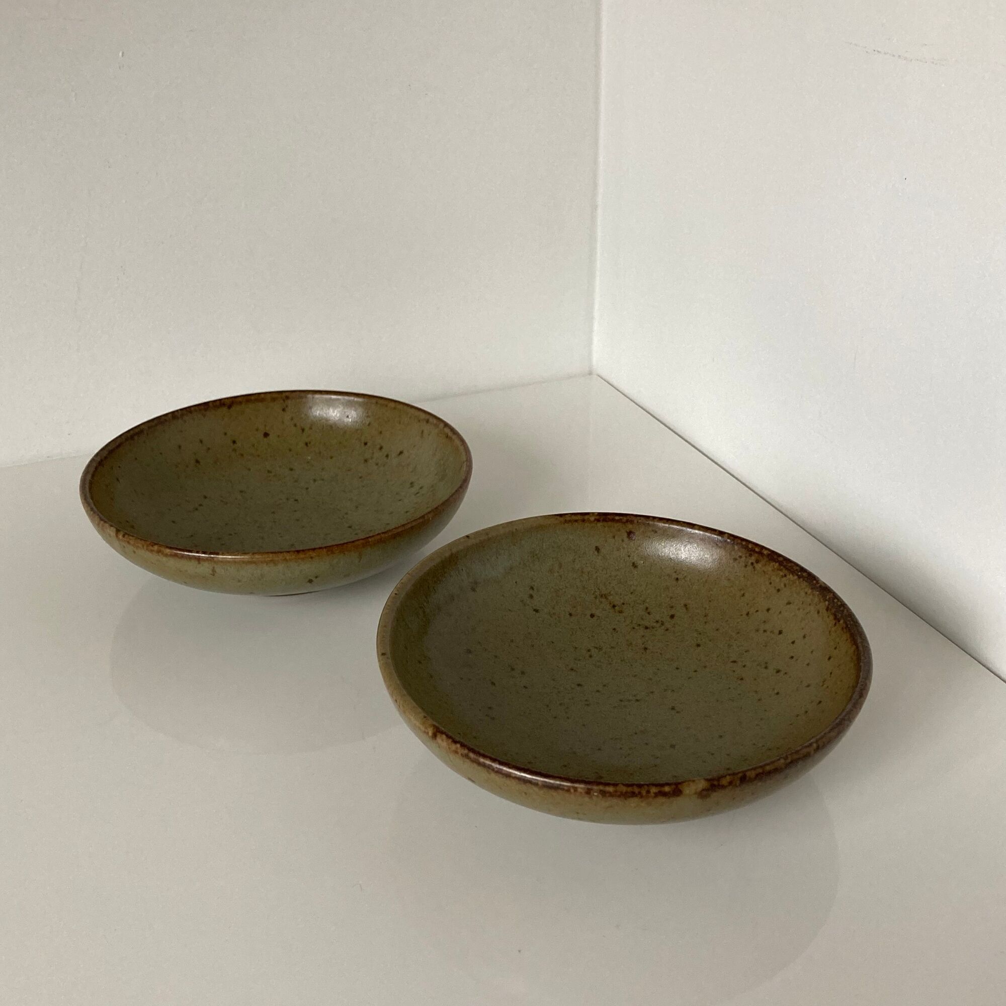 Beautiful pair of Japanese cups or bowls in Taizé stoneware