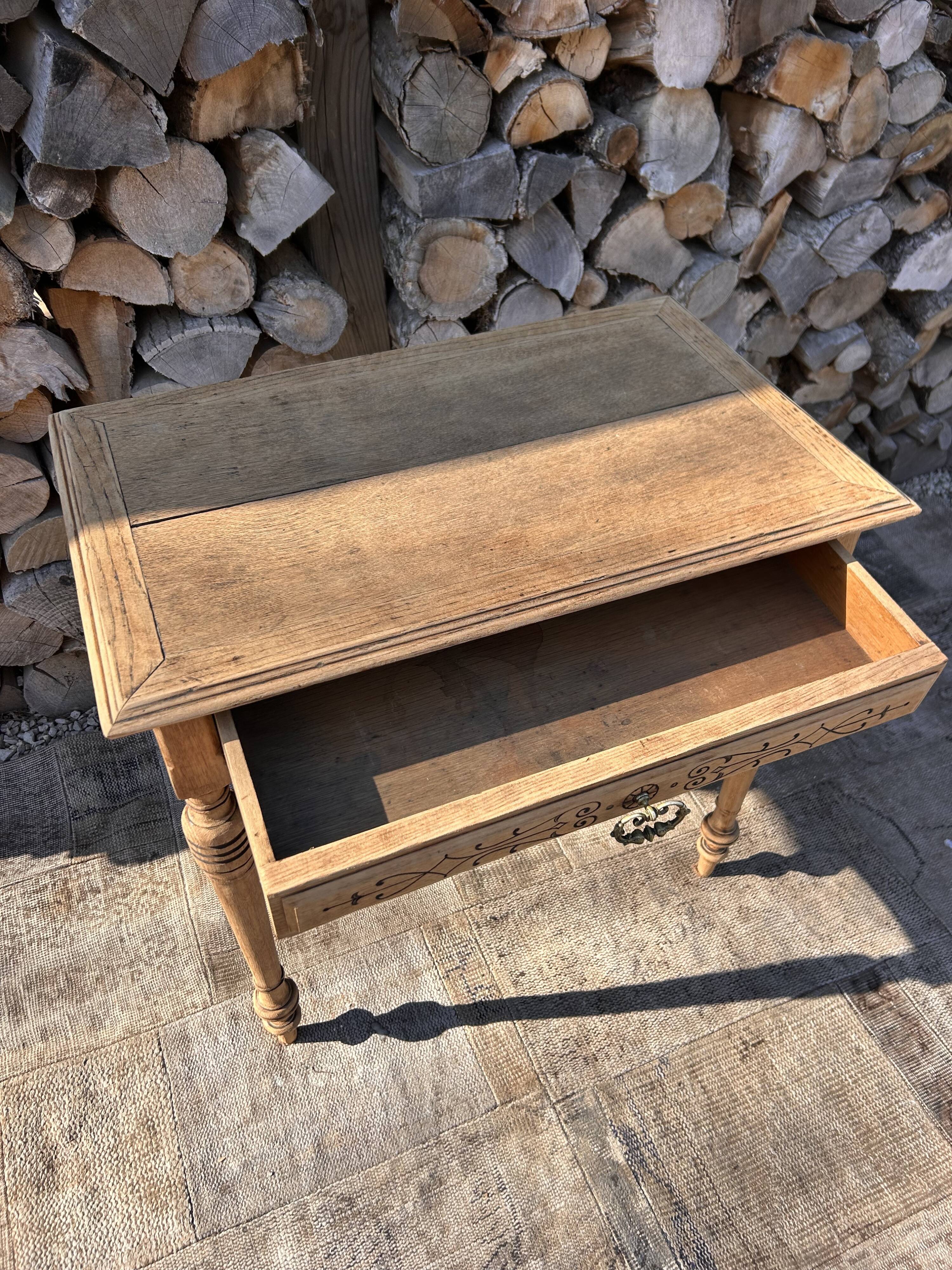 Console / Small table
