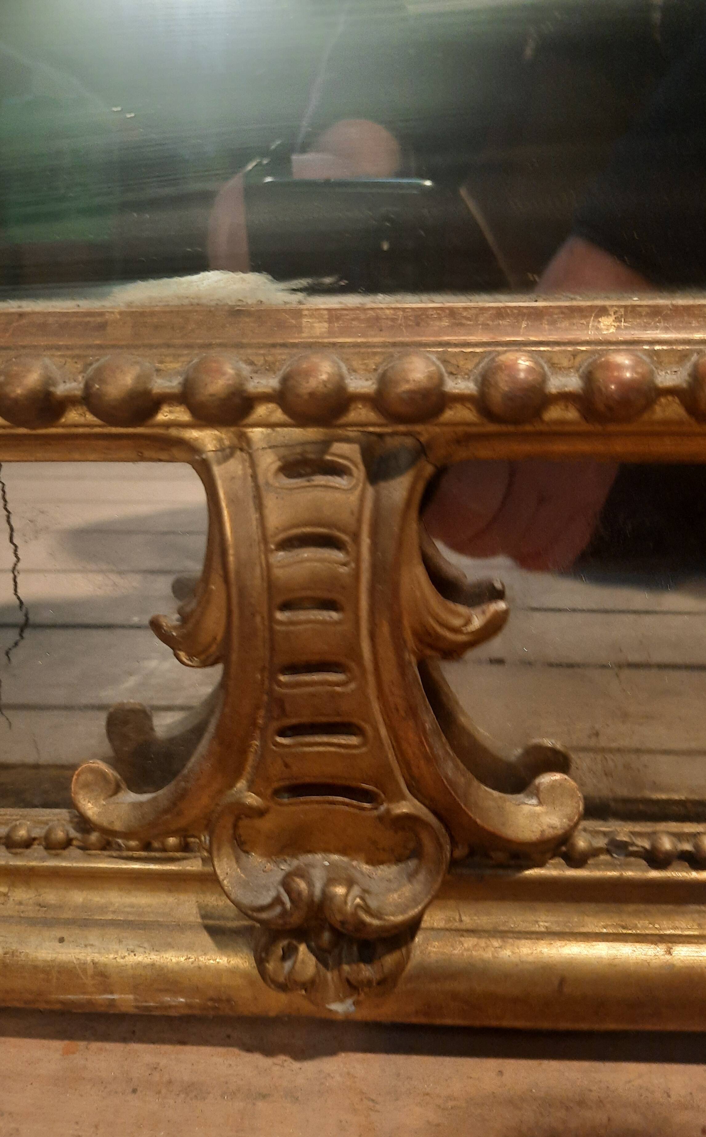 Large gold mirror with closed edges