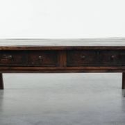 Table basse en bois de châtaignier du XVIIIe siècle d'Europe du Sud
