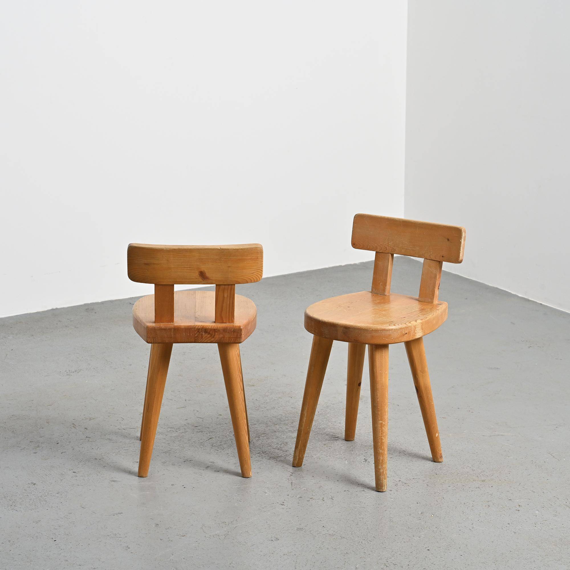 Pair of pine chairs by Christian Durupt, Méribel 1960