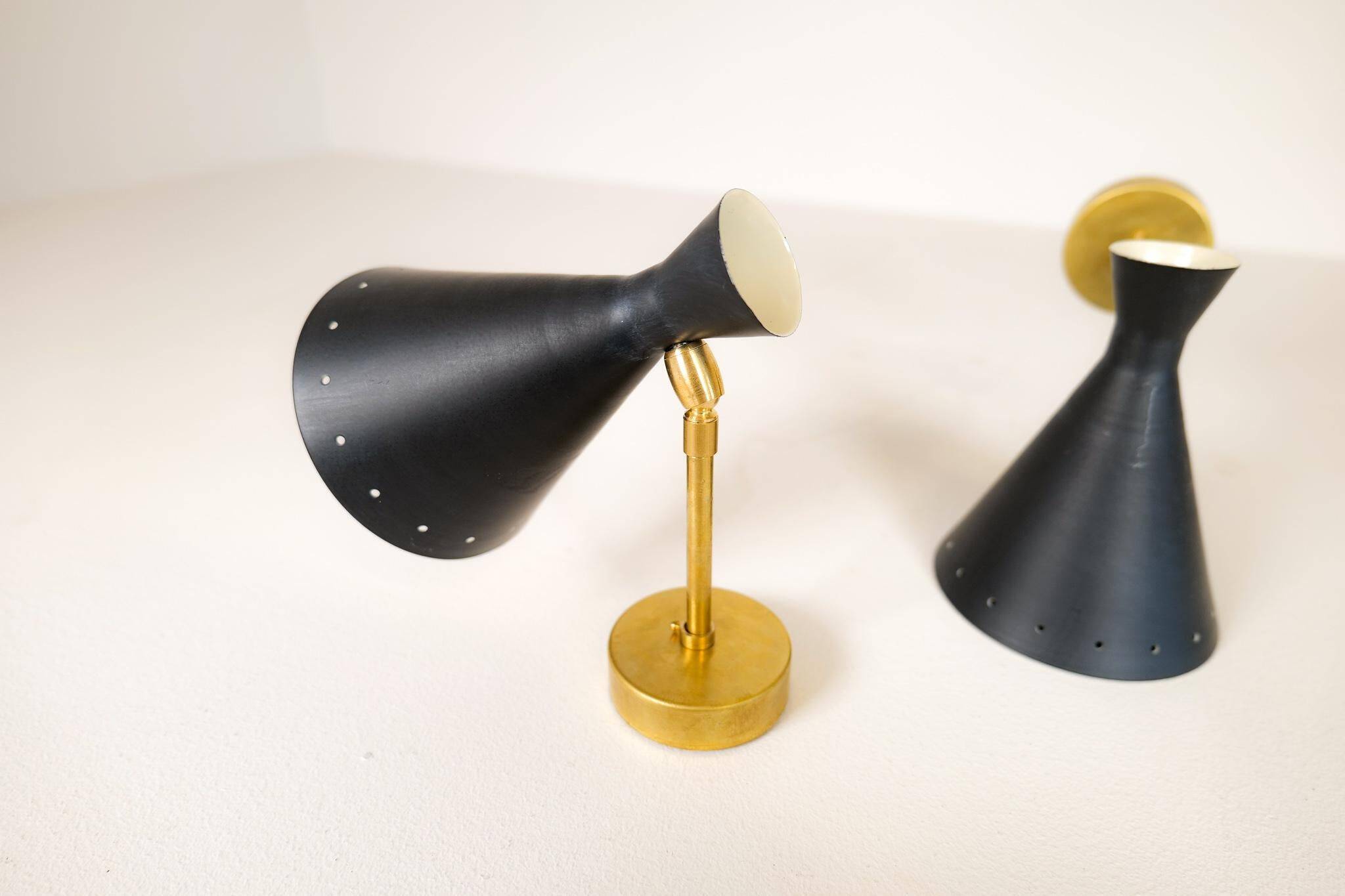 Pair of modern Italian wall sconces in Stilnovo style, wall lamp.