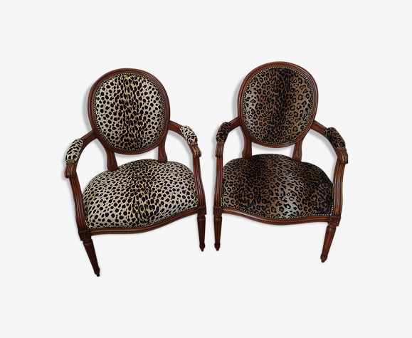 Paire de fauteuils cabriolet Louis XVI médaillon