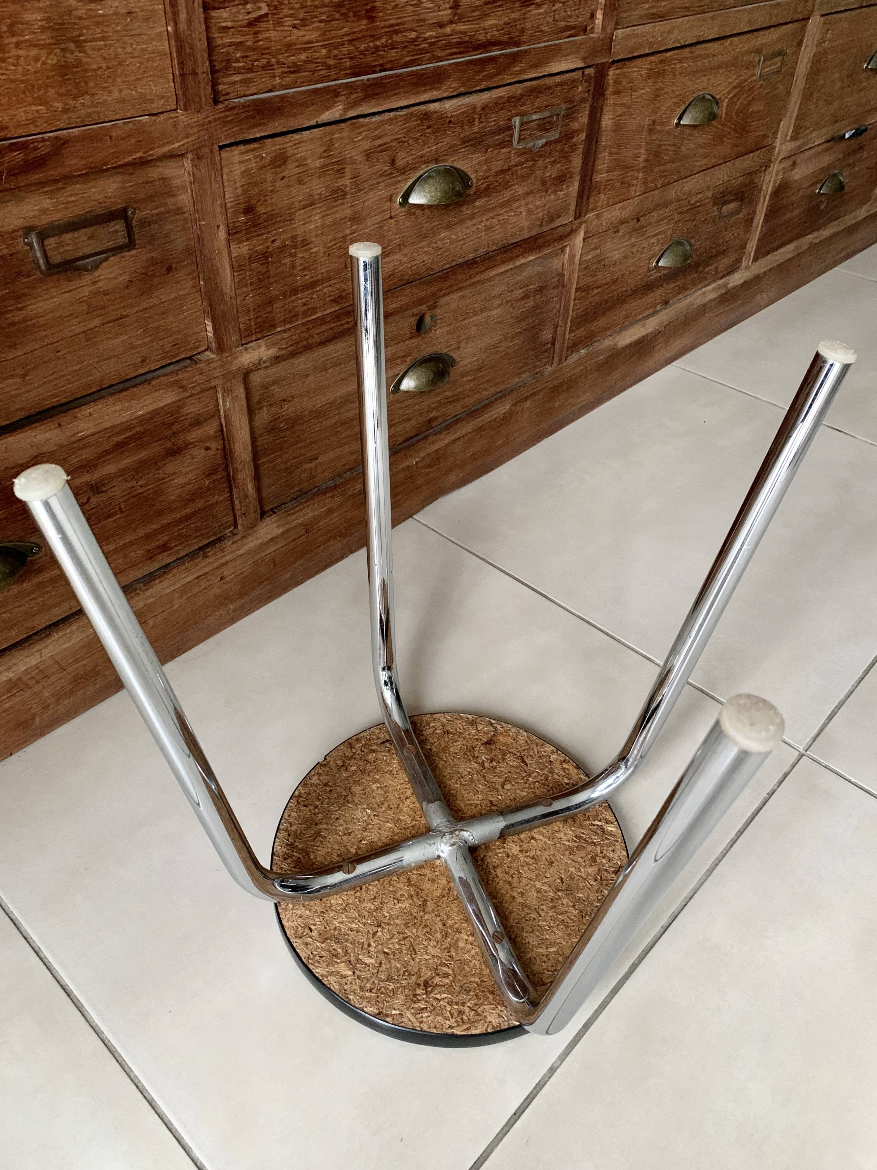 Stool blue round formica